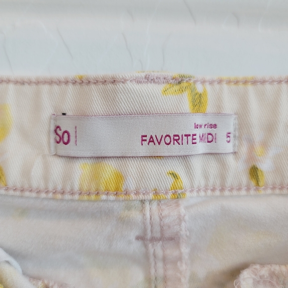 SO Lemon Print Low Rise Midi Shorts Size 5 - Picture 2 of 15